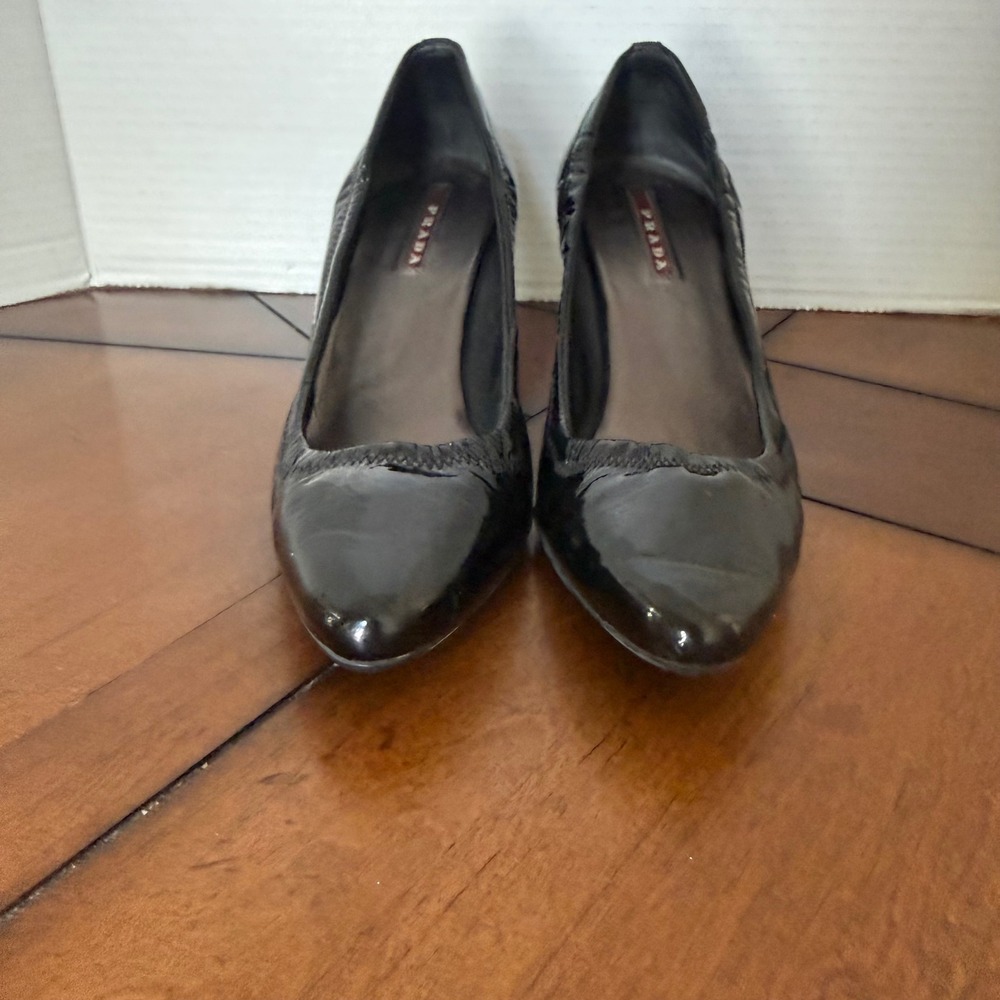 Prada Black Patent Leather Pointed Toe Elastic Pumps Heels Italy 37.5 - Picture 4 of 9